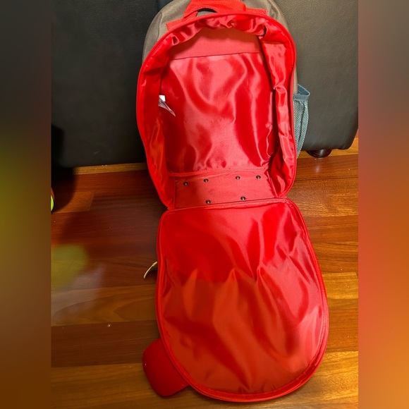 NEW SKIP HOP LUGGAGE WITH WHEELS - Picture 8 of 9